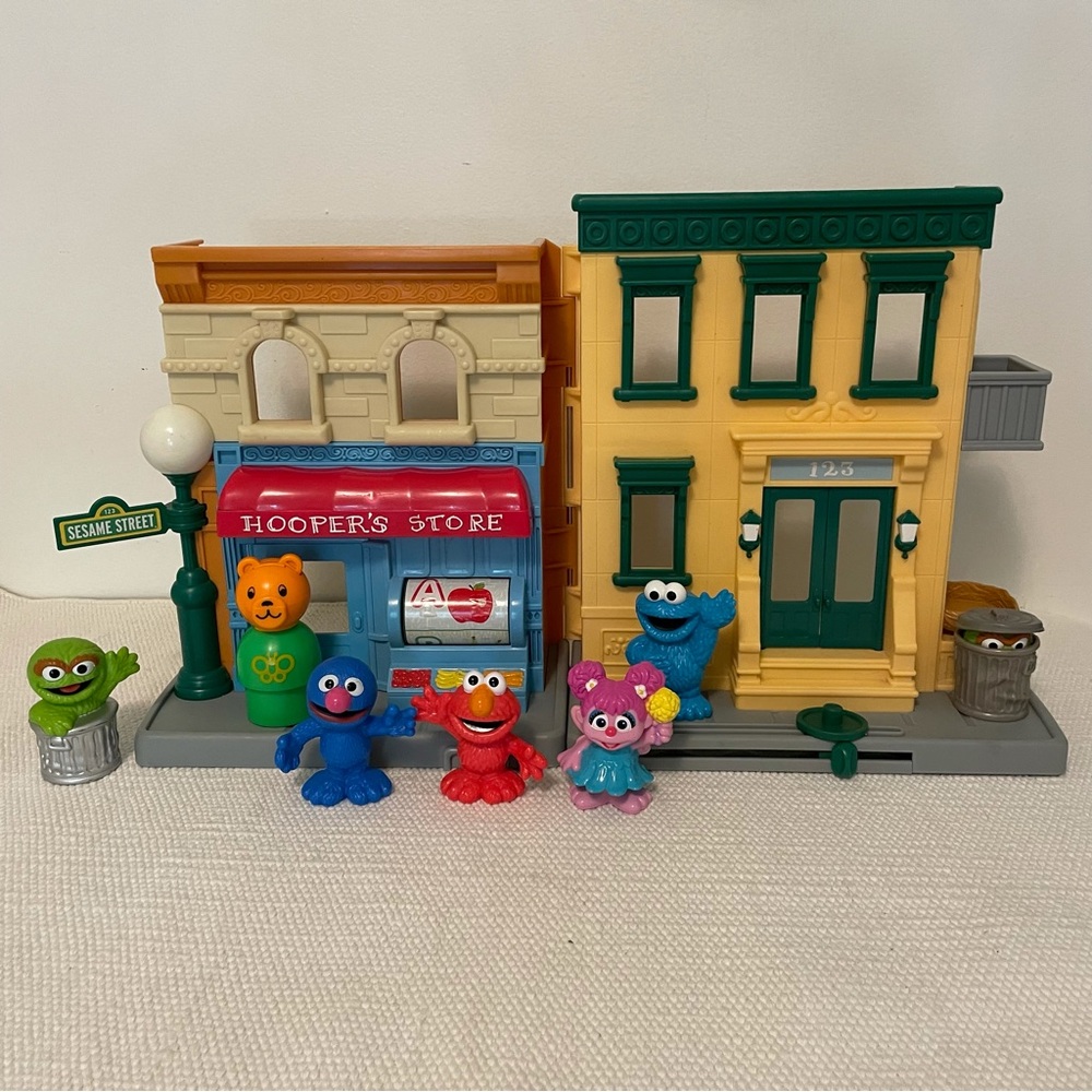 Sesame Street Mr Hoopers store & apartment building not with original figures